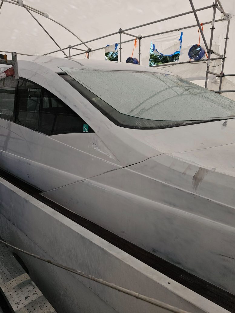64-foot Pershing exterior before refinishing